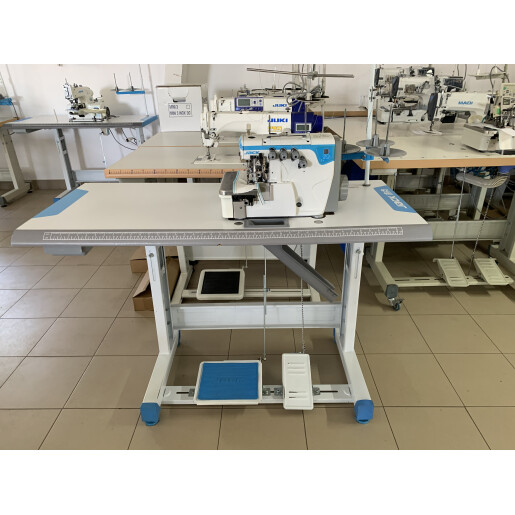 Masina de surfilat cu 2 ace si 5 fire Jack E4-5 (reconditionat)
