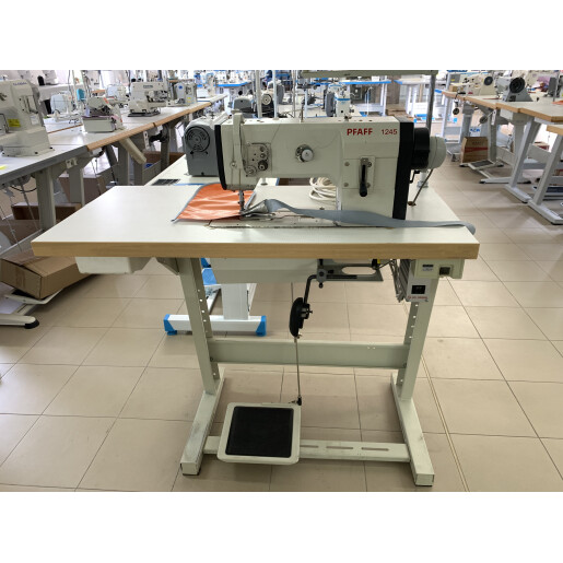 Masina de cusut liniar cu triplu transport PFAFF 1245 si aplicat banda