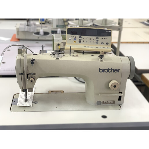 Masina de cusut cu functii automate Brother S-7200A-403
