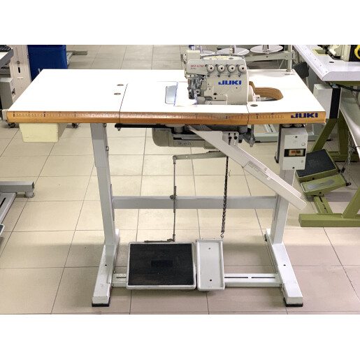 Masina de surfilat cu 2 ace si 5 fire Juki MO-6716S
