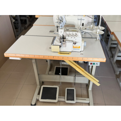 Masina de surfilat cu 2 ace si 4 fire Siruba 747K-514M2-24