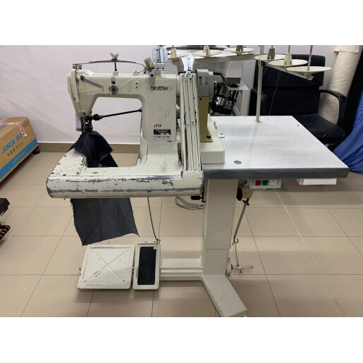 Masina pentru cusatura franceza Brother DT6-B928