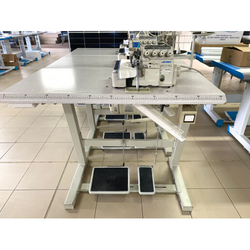 Masina de surfilat 2 ace, 4 fire Juki MO-3314