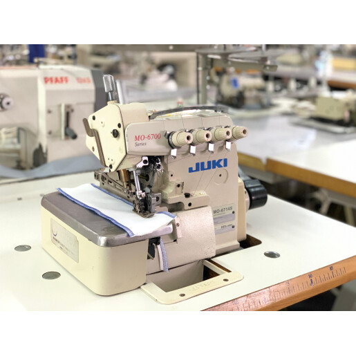 Masina de surfilat cu 2 ace si 4 fire Juki 6714