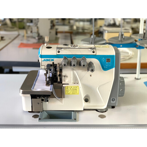 Oferta !! Masina de surfilat cu 2 ace si 4 fire Jack E4S-4, in stare noua 