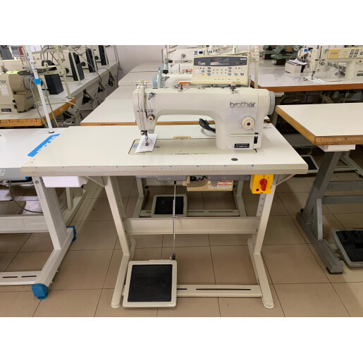 Masina de cusut cu functii automate Brother S-7200A-453