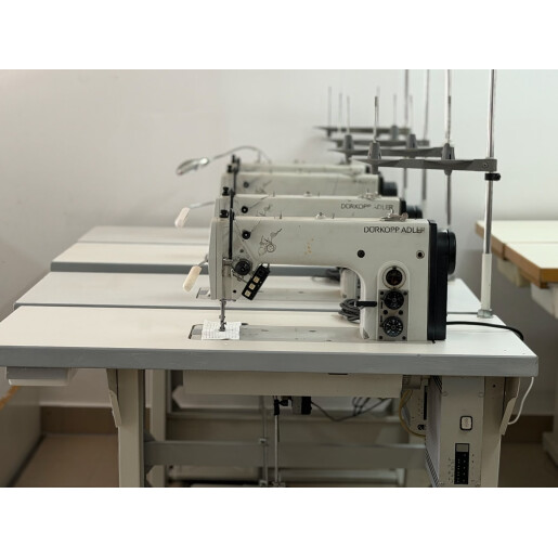 Masina de cusut liniar, automata, cu transport cu acul in material Durkopp 272
