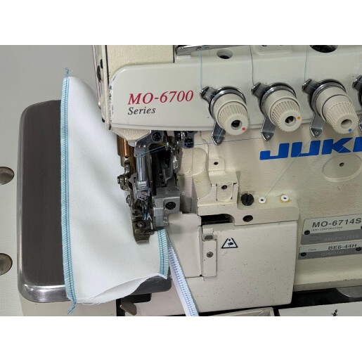 Masina de surfilat cu 2 ace si 4 fire Juki 6714