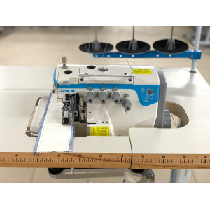 Masina de surfilat cu 2 ace si 5 fire Jack E4S-5 cu cap ingropat in blat