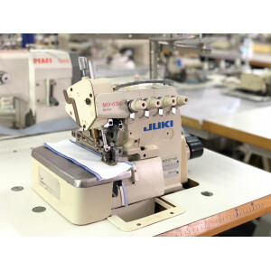 Masina de surfilat cu 2 ace si 4 fire Juki 6714