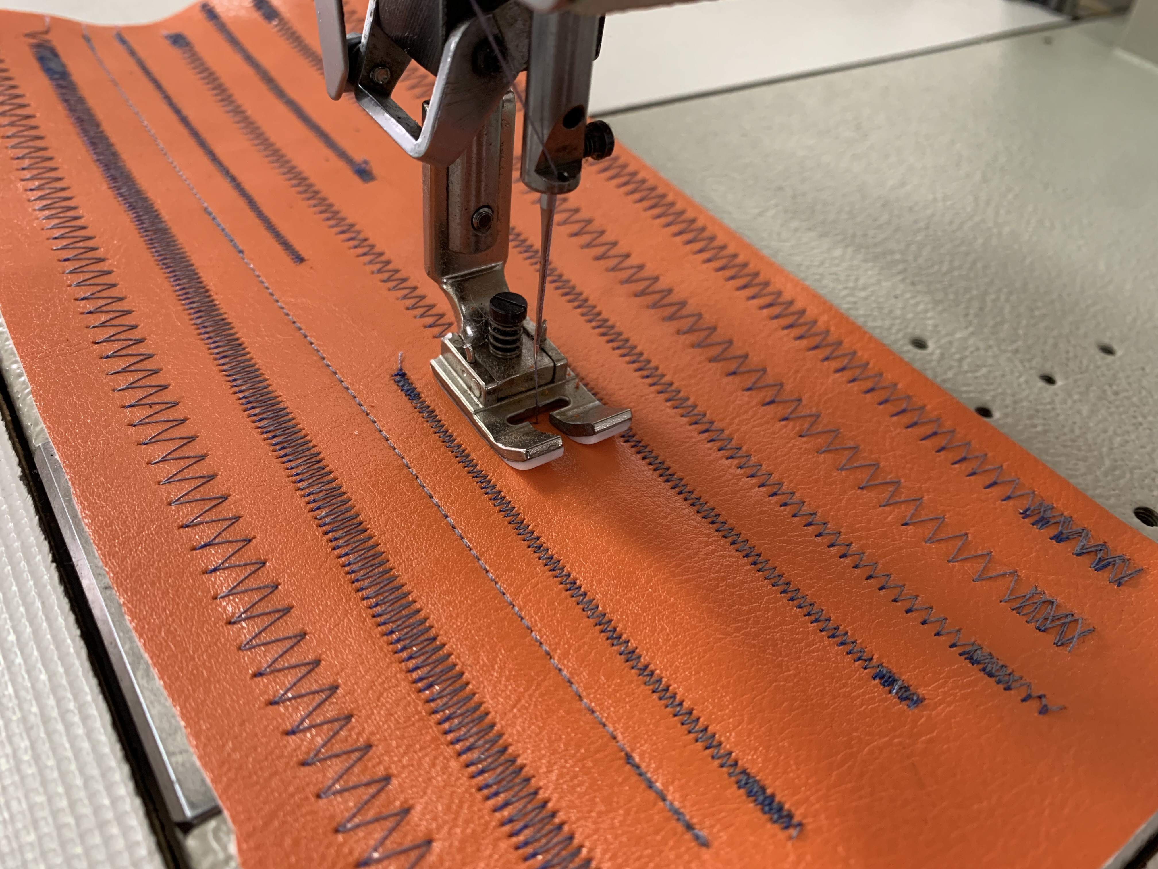 Masina de zigzag electronica Typical GT655D