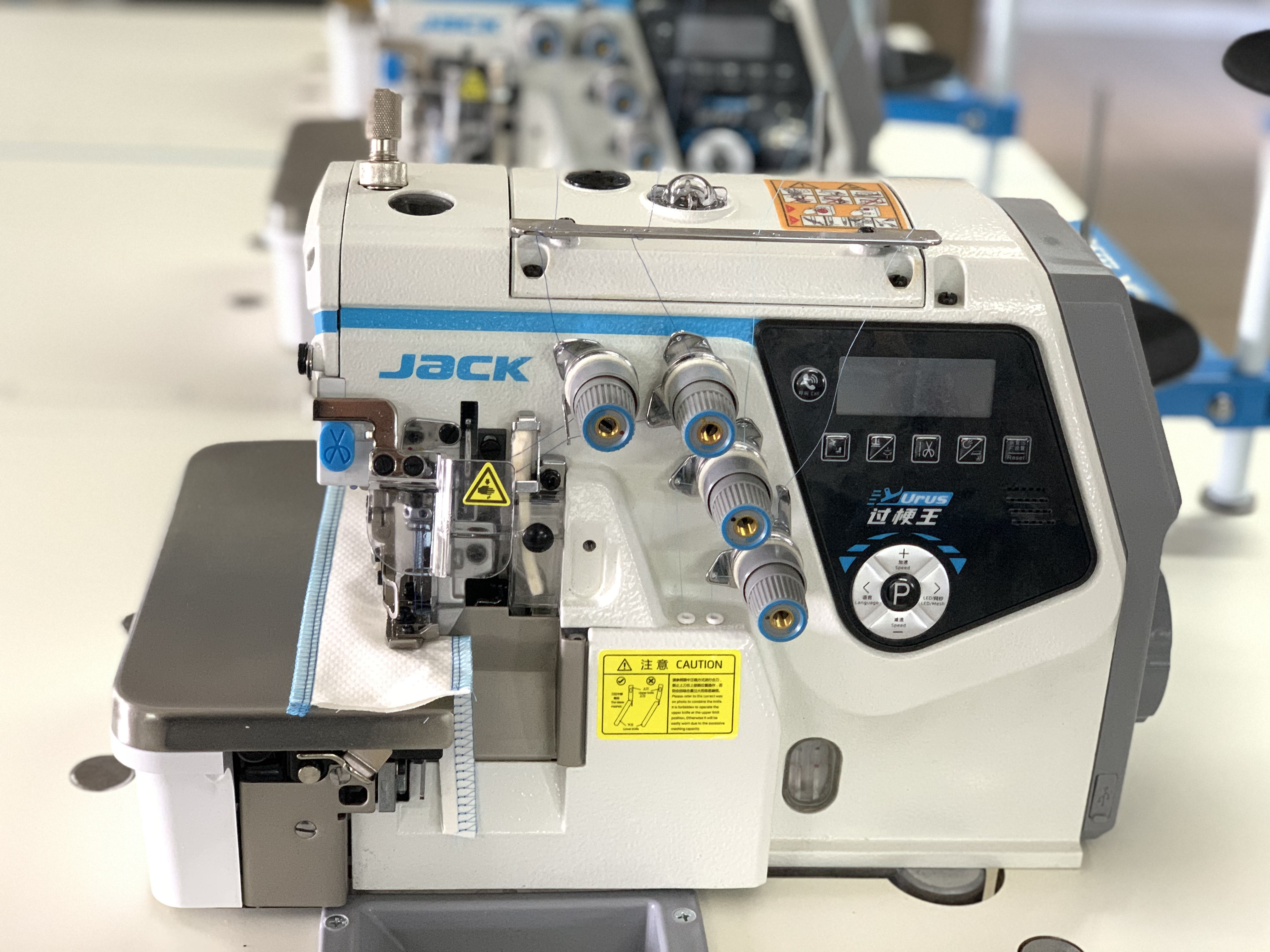 Masina de surfilat automata cu 2 ace si 4 fire JACK C7-4-M03/333