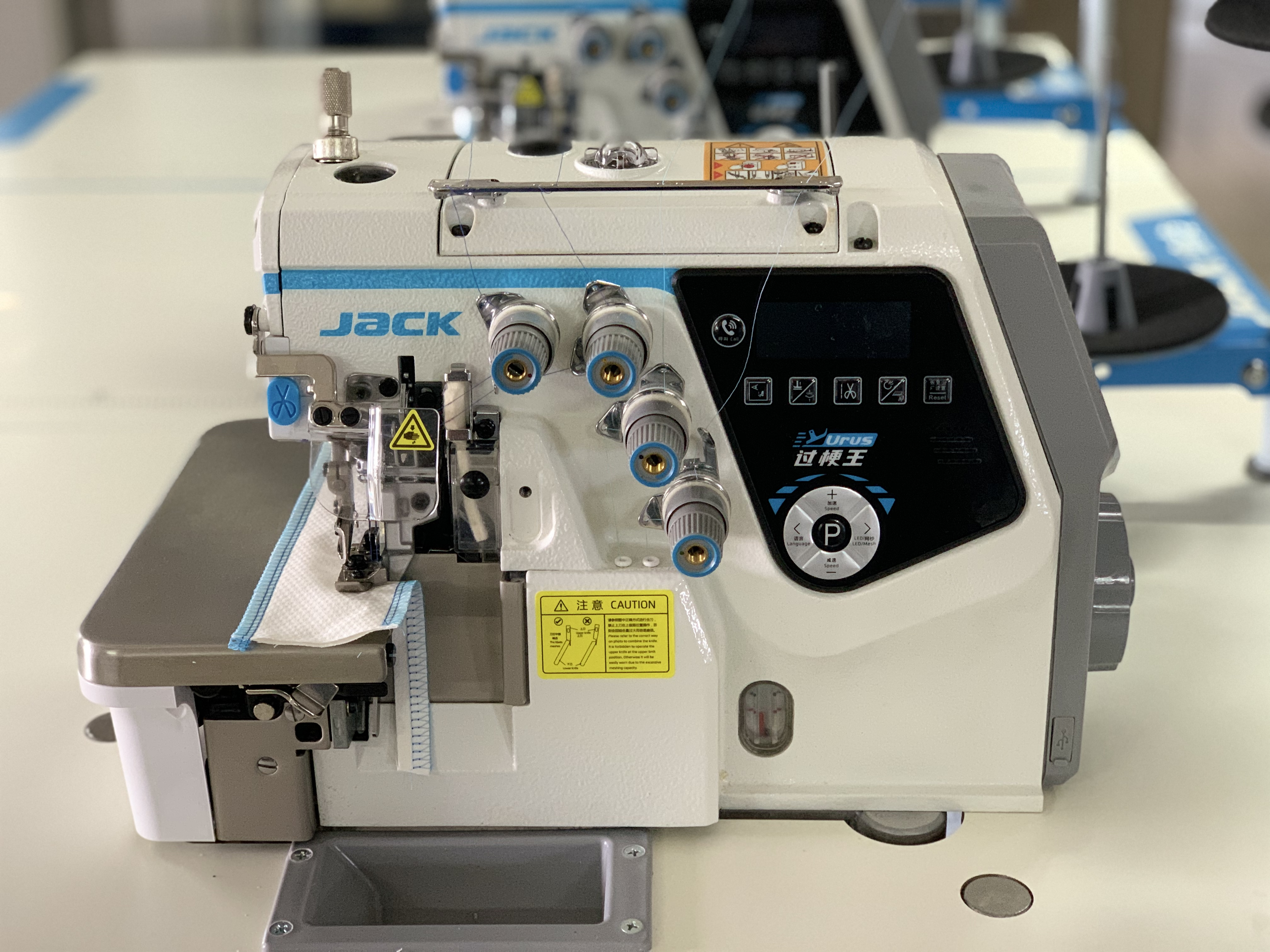 Masina de surfilat automata cu 2 ace si 4 fire JACK C7-4-M03/333